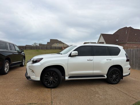Used 2023 Lexus GX 460 Luxury w/ Sport Design Package image 5