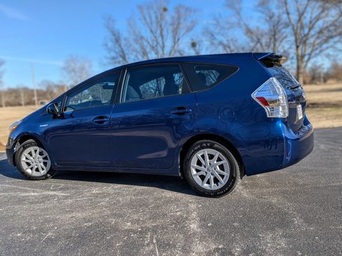 Used 2014 Toyota Prius V Three image 1
