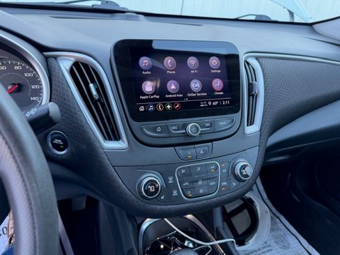 Used 2022 Chevrolet Malibu LT image 2