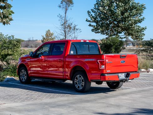 Used 2015 Ford F150 XLT w/ Equipment Group 302A Luxury image 4