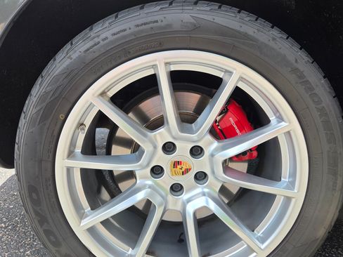 Used 2015 Porsche Macan Turbo AWD/4WD image 19