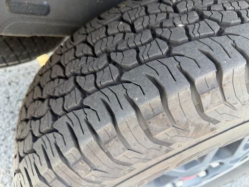 Used 2024 Toyota Tacoma TRD Off-Road image 16