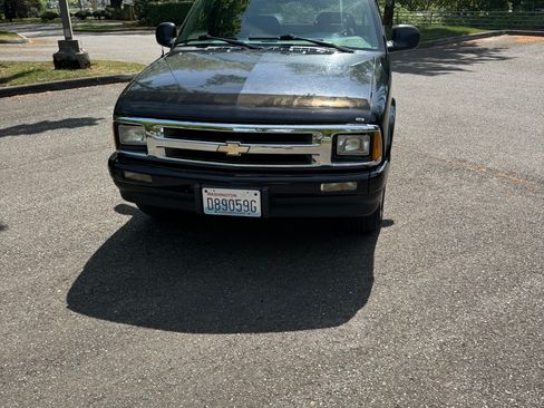 Used 1995 Chevrolet S10 Pickup LS RWD image 2