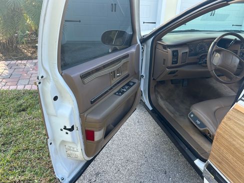 Used 1996 Buick Roadmaster Estate image 14