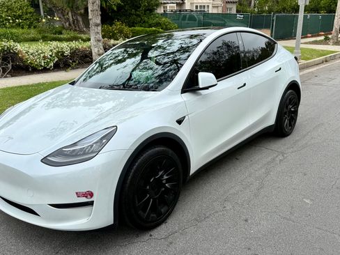 Used 2023 Tesla Model Y Long Range image 9