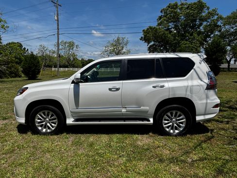 Used 2017 Lexus GX 460 image 4