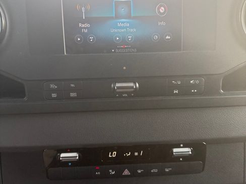 Used 2019 Mercedes-Benz Sprinter 2500 image 16