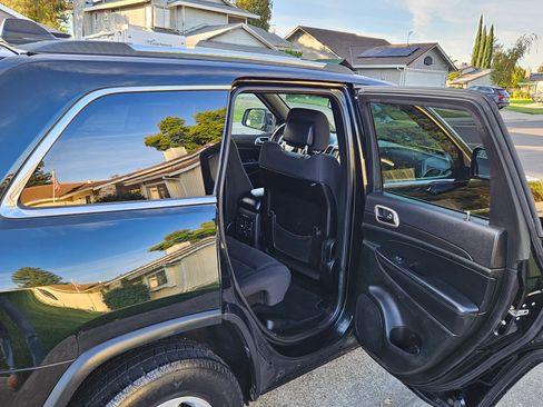 Used 2014 Jeep Grand Cherokee Laredo w/ Security & Convenience Group image 9