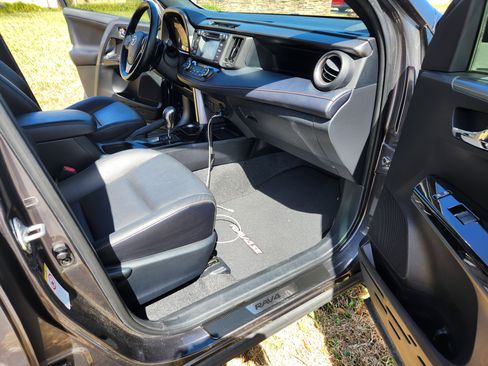 Used 2018 Toyota RAV4 SE w/ Power Extra Value Package image 21