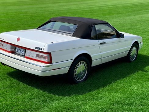 Used 1993 Cadillac Allante Convertible Coupe 2D image 1