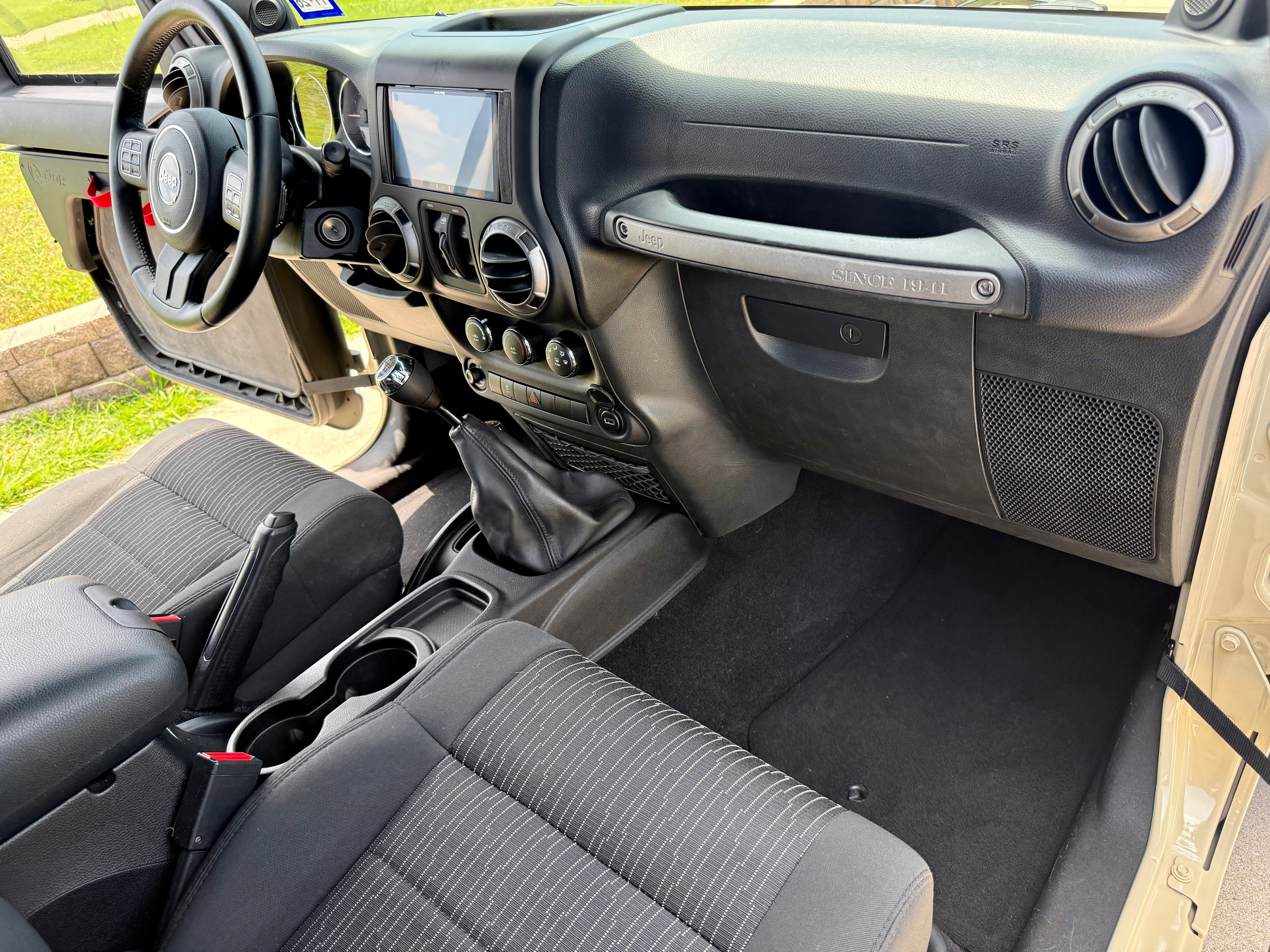 Used 2012 Jeep Wrangler Unlimited Sport AWD/4WD image 22