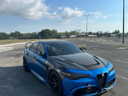 Used 2018 Alfa Romeo Giulia Quadrifoglio w/ Driver Assist Dynamic Package image 2