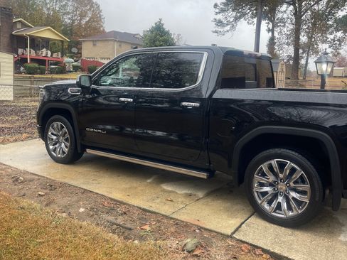 Used 2024 GMC Sierra 1500 Denali image 2