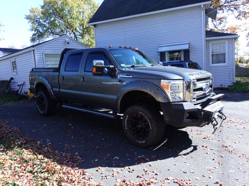 Used 2013 Ford F350 Lariat w/ Chrome Pkg image 2