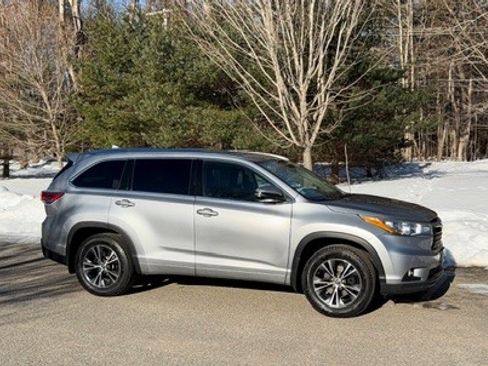 Used 2016 Toyota Highlander XLE image 1
