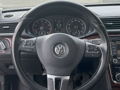 Used 2013 Volkswagen Passat 2.5 SEL Premium image 10