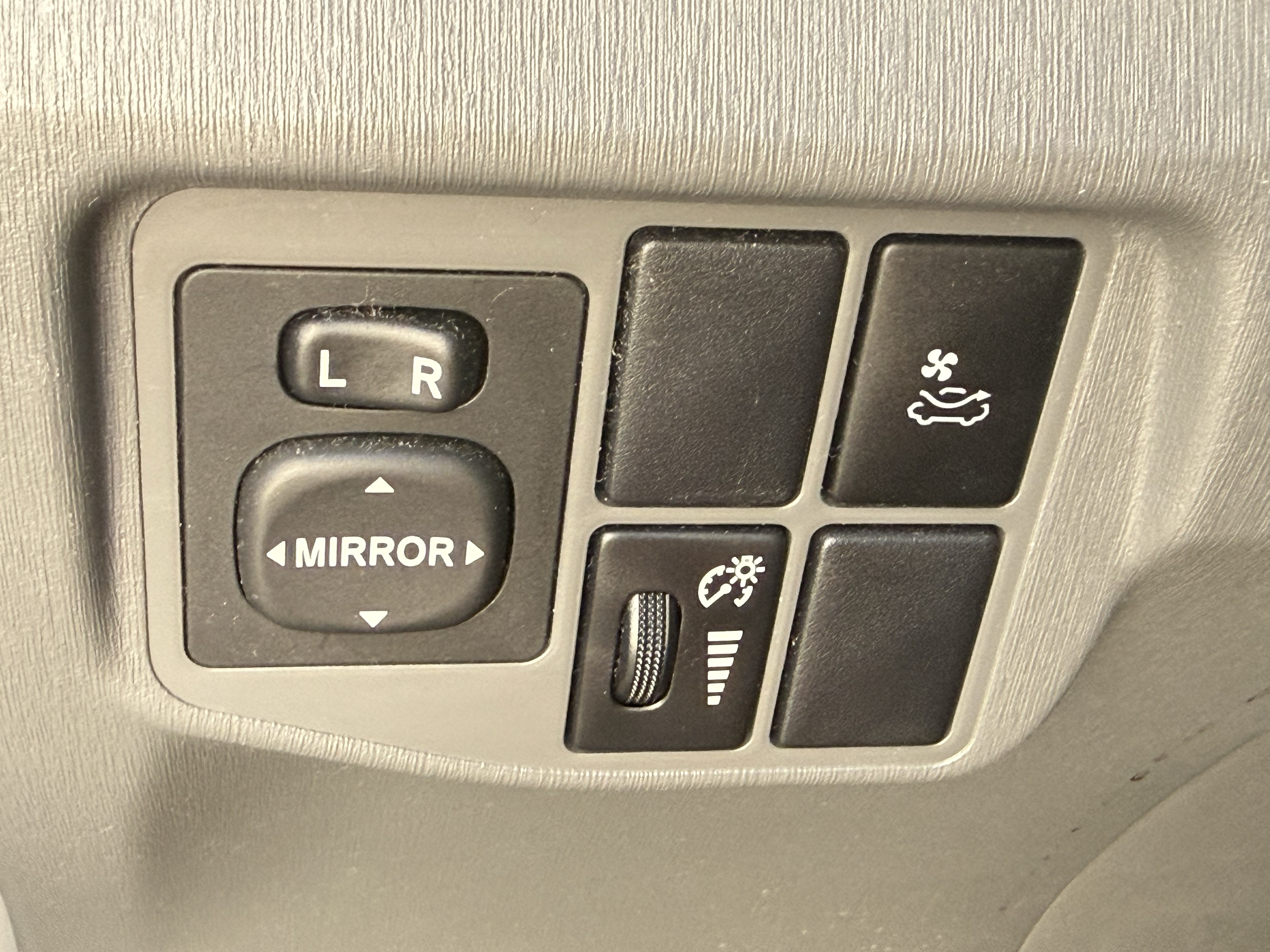 Used 2011 Toyota Prius Four w/ Solar Roof Pkg FWD image 13