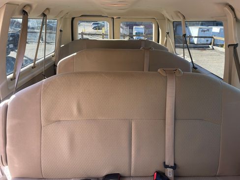 Used 2011 Ford E-350 and Econoline 350 XLT image 14