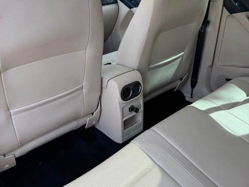 Used 2015 Volkswagen Tiguan SEL image 17