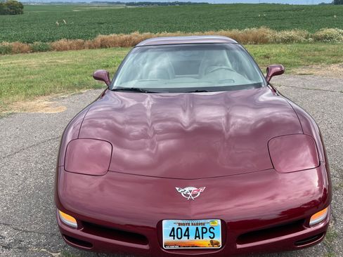 Used 2003 Chevrolet Corvette Coupe w/ Preferred Equipment Group RWD image 2