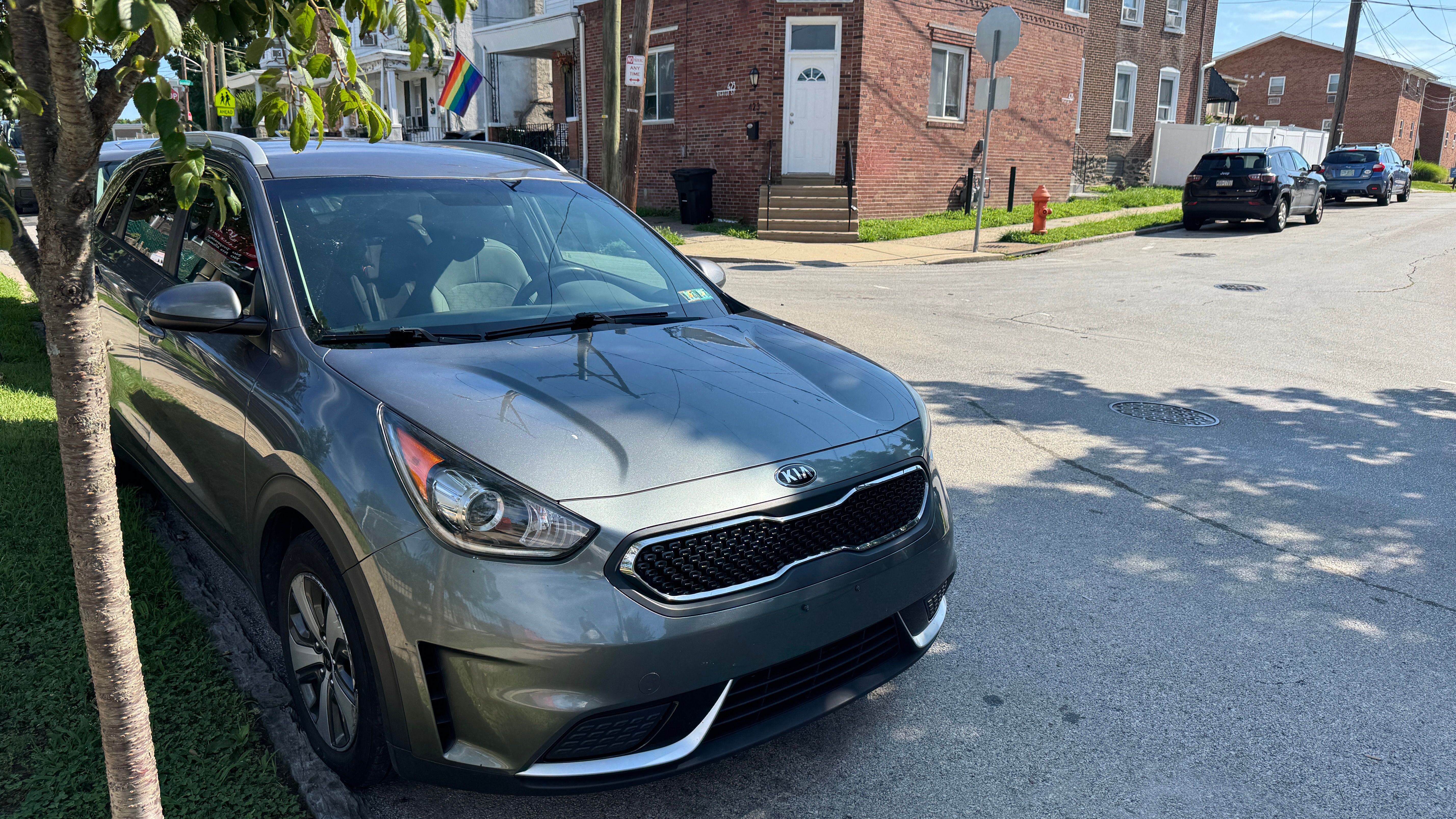 Used 2018 Kia Niro LX FWD image 2