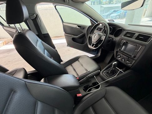 Used 2017 Volkswagen Jetta SE FWD image 19