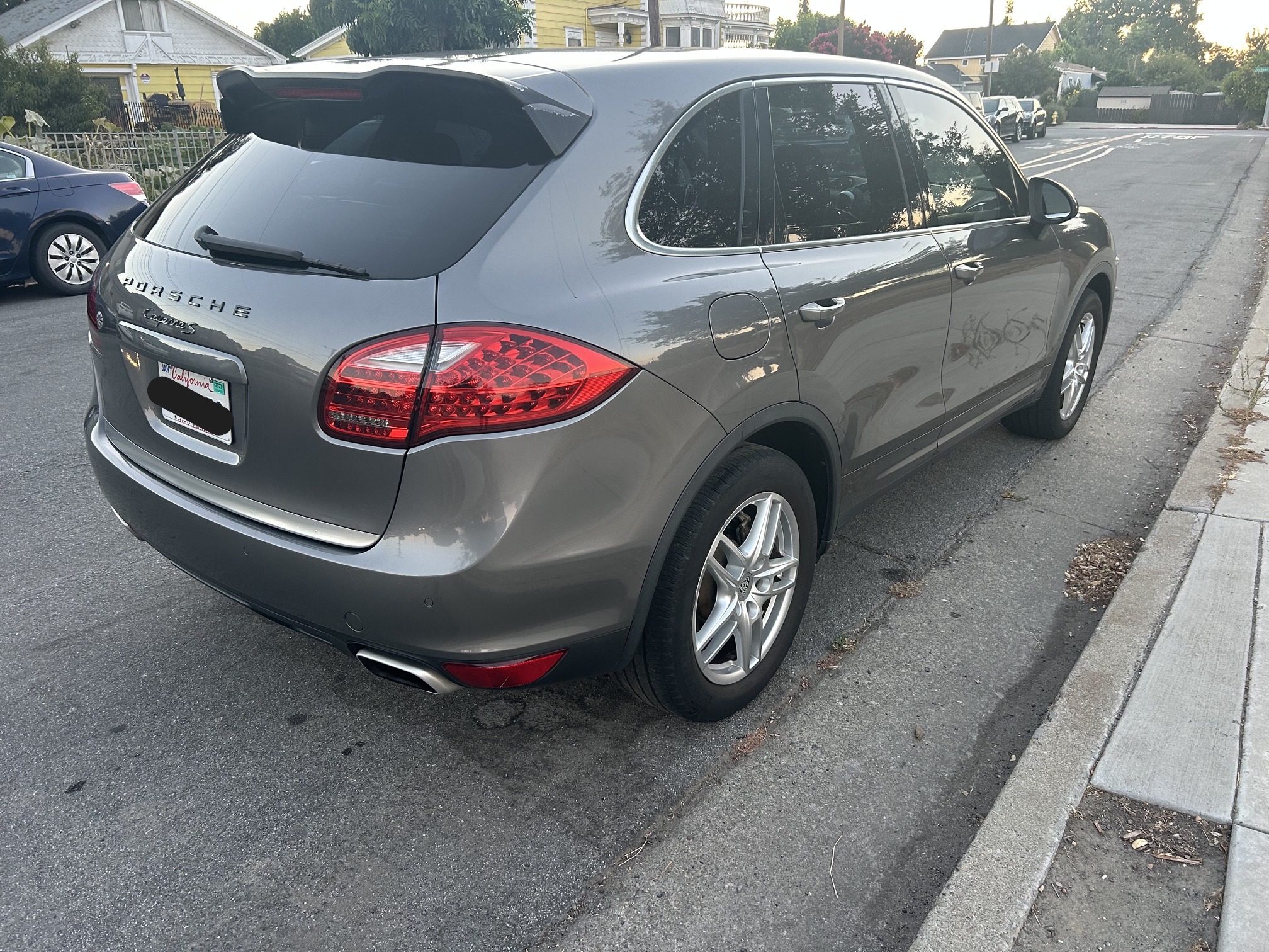 Used 2012 Porsche Cayenne S AWD/4WD image 1