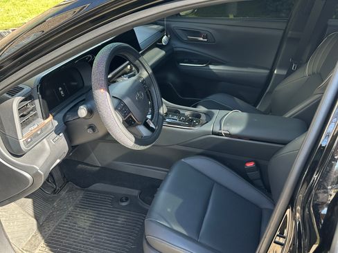 Used 2025 Toyota Crown Platinum image 13