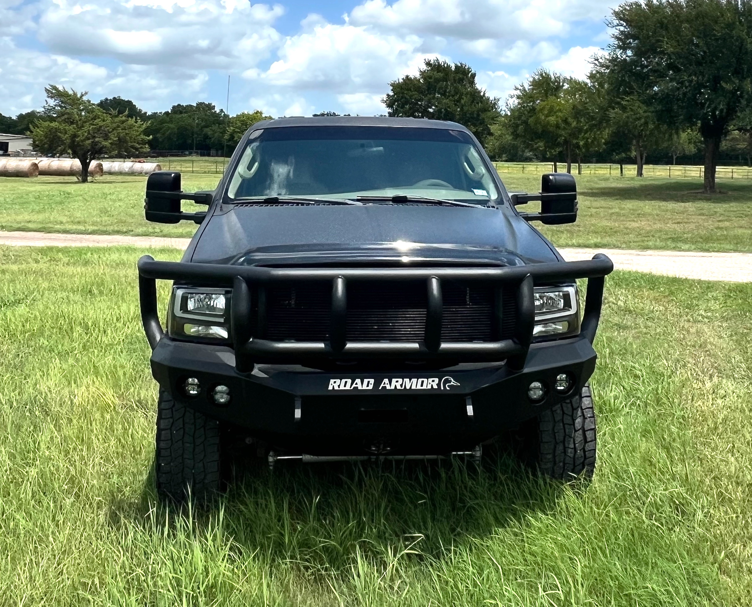 Used 2004 Ford Excursion Limited AWD/4WD image 2