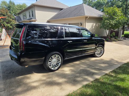 Used 2019 Cadillac Escalade ESV Platinum AWD/4WD image 5
