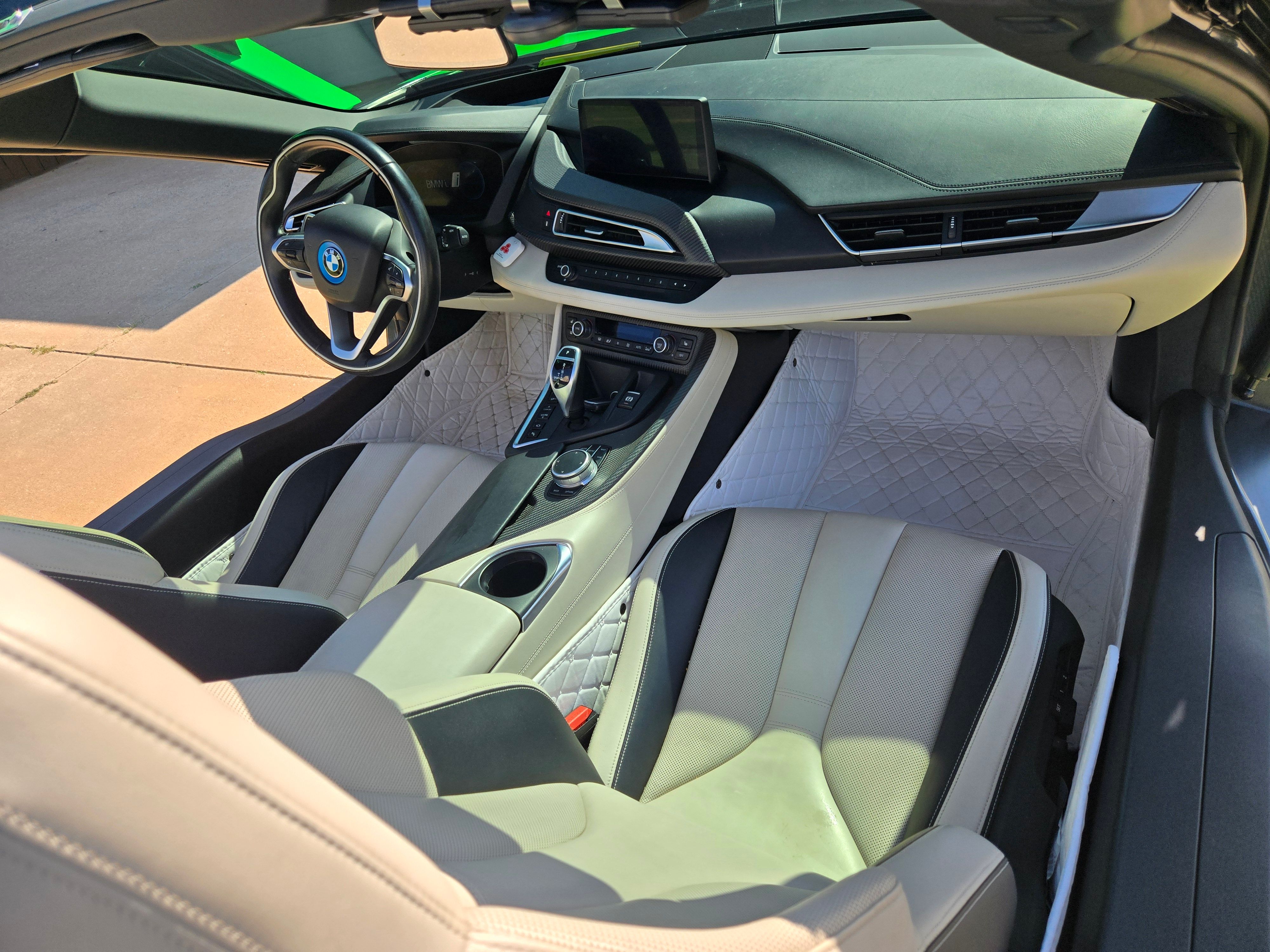 Used 2019 BMW i8 Roadster AWD/4WD image 4