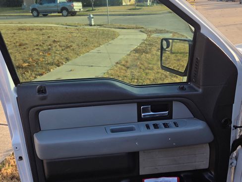 Used 2013 Ford F150 XLT w/ Trailer Tow Pkg image 11