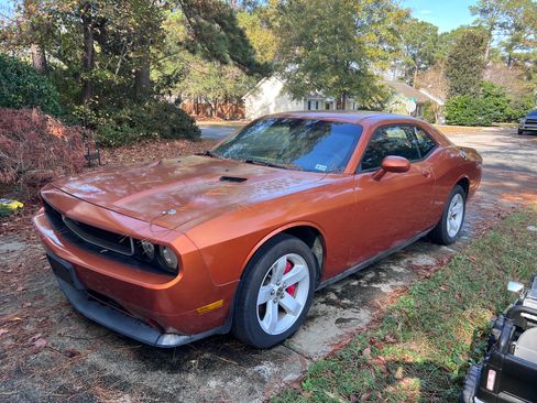 Used 2011 Dodge Challenger Coupe 2D image 1