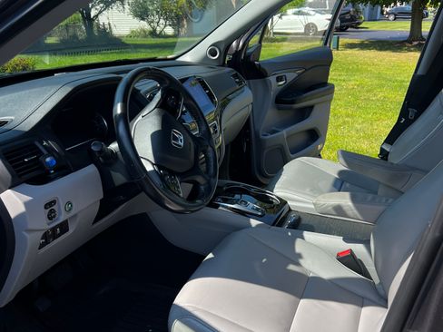 Used 2020 Honda Pilot Touring image 10