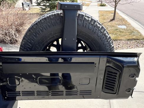 Used 2017 Jeep Wrangler Unlimited Rubicon w/ Connectivity Group image 19