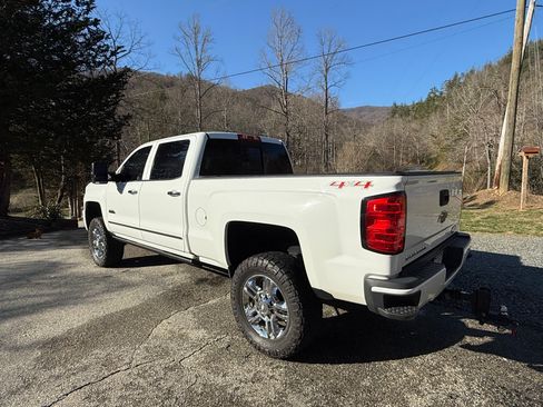 Used 2017 Chevrolet Silverado 2500 High Country w/ Duramax Plus Package image 5
