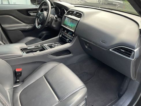 Used 2019 Jaguar F-PACE Premium AWD/4WD image 11