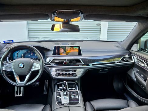 Used 2019 BMW 750i xDrive AWD/4WD image 22