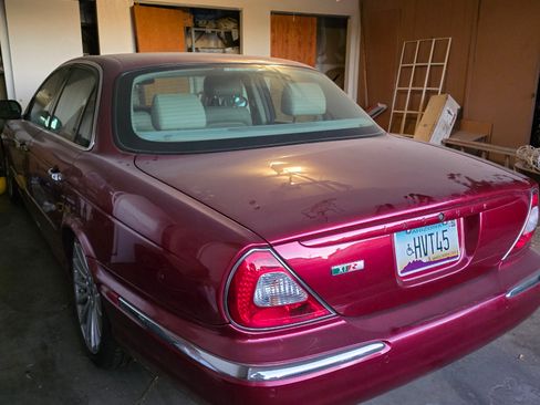 Used 2005 Jaguar XJ8 image 7