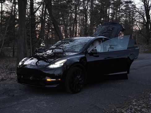 Used 2022 Tesla Model Y Performance image 1
