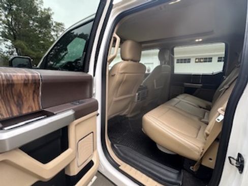 Used 2018 Ford F150 Lariat w/ Equipment Group 502A Luxury image 5