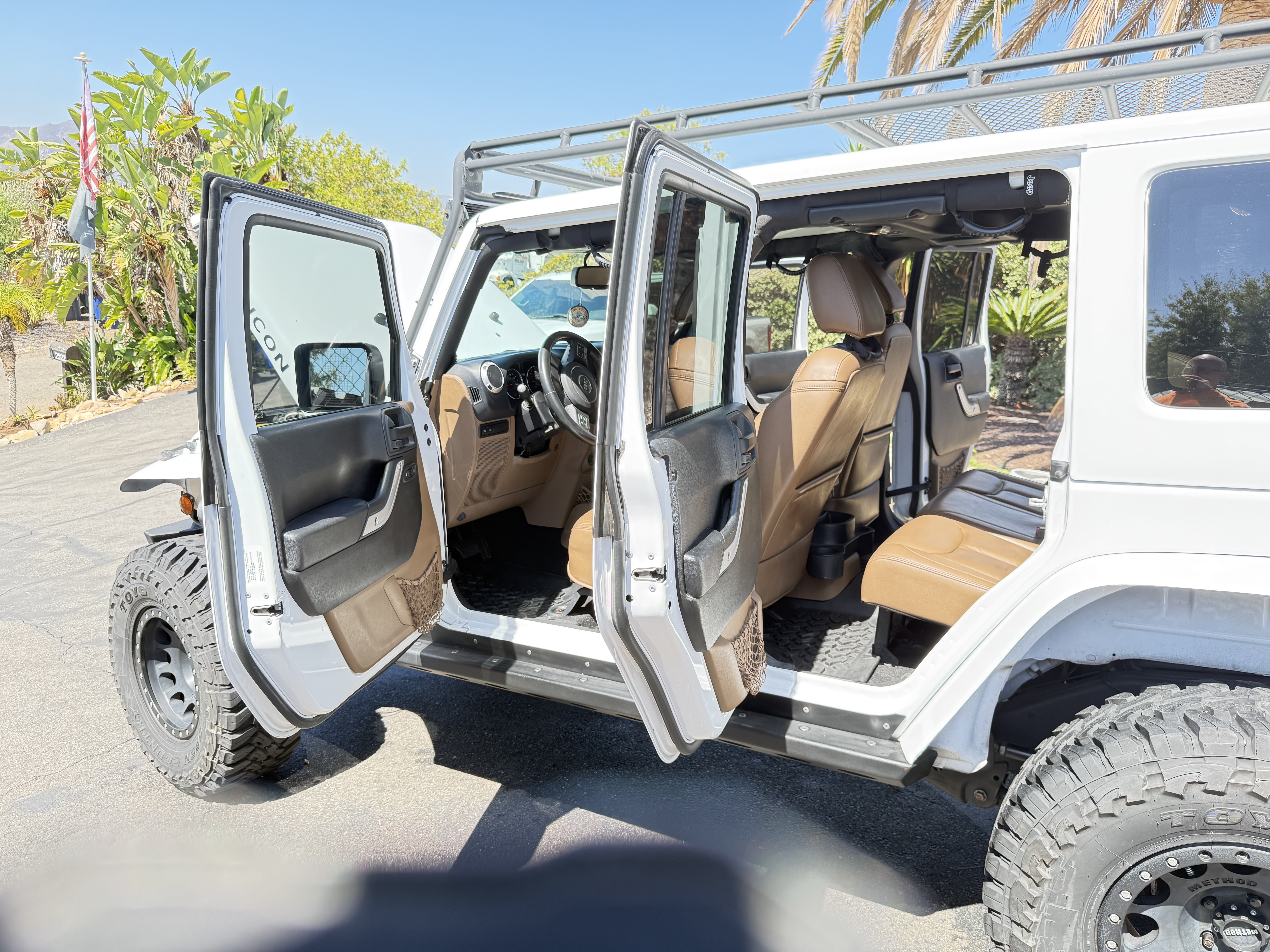 Used 2013 Jeep Wrangler Unlimited Rubicon w/ Connectivity Group AWD/4WD image 6