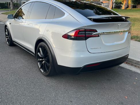 Used 2017 Tesla Model X 75D image 5