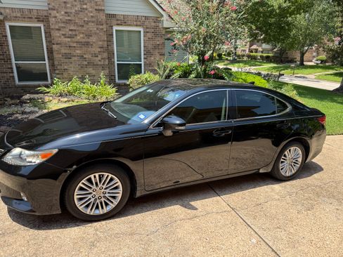 Used 2015 Lexus ES 350 w/ Luxury Package FWD image 5
