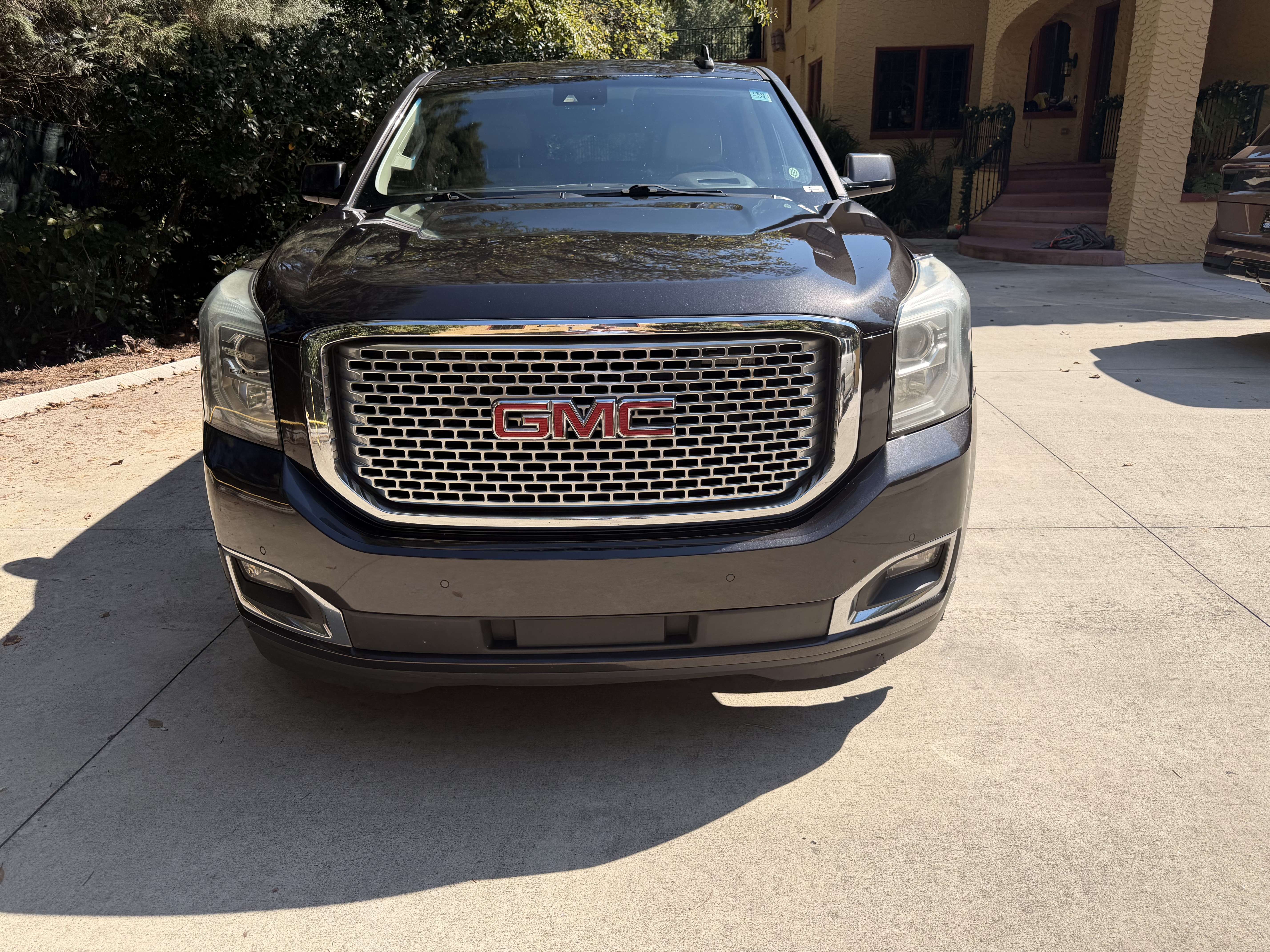 Used 2015 GMC Yukon XL Denali w/ Premium Package RWD image 2