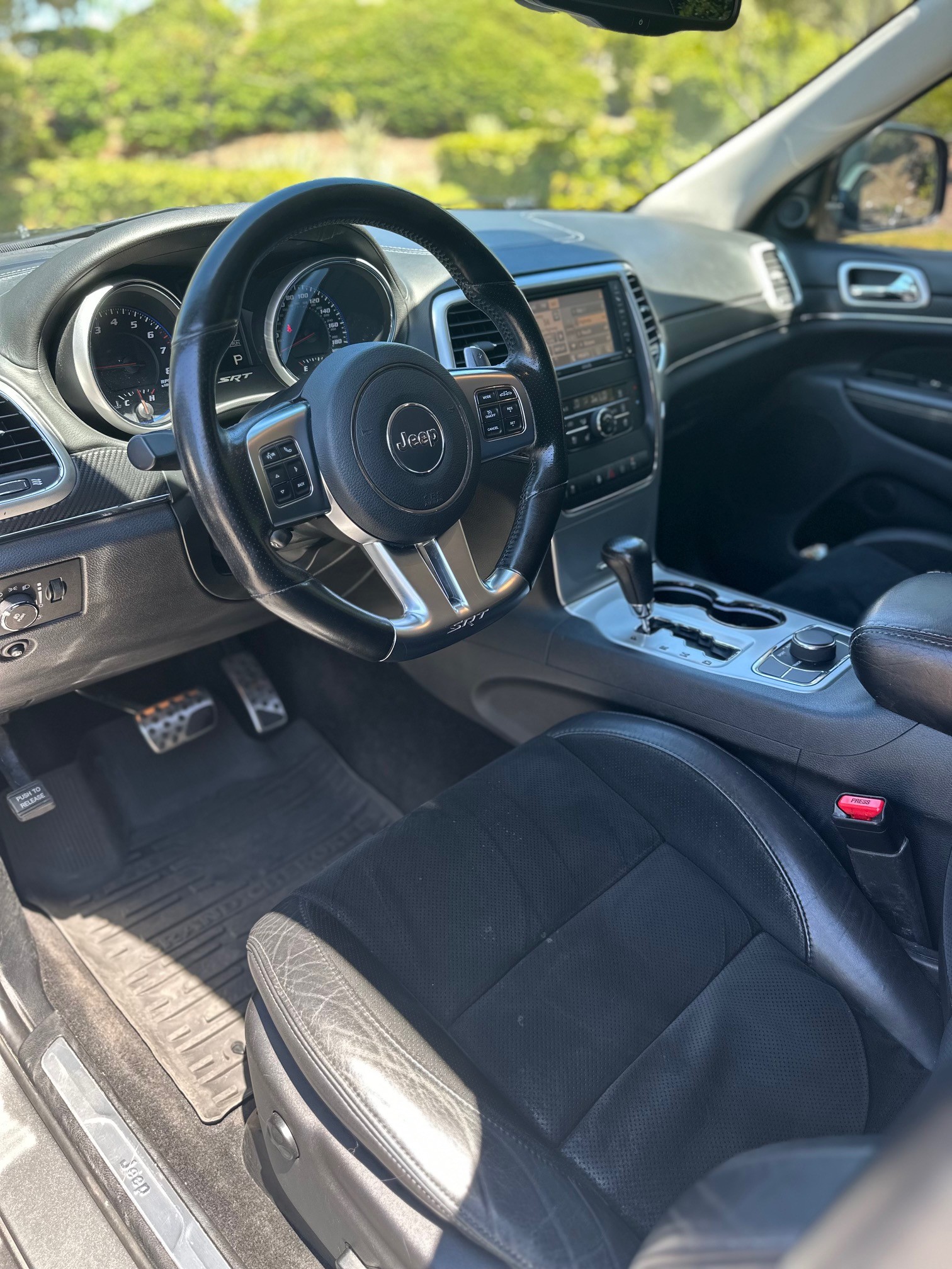 Used 2012 Jeep Grand Cherokee SRT8 w/ Luxury Group II AWD/4WD image 2
