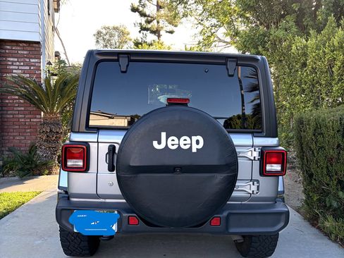 Used 2018 Jeep Wrangler Unlimited Sahara AWD/4WD image 2