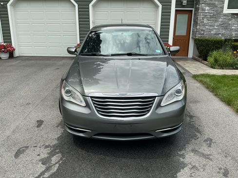 Used 2013 Chrysler 200 Touring FWD image 19