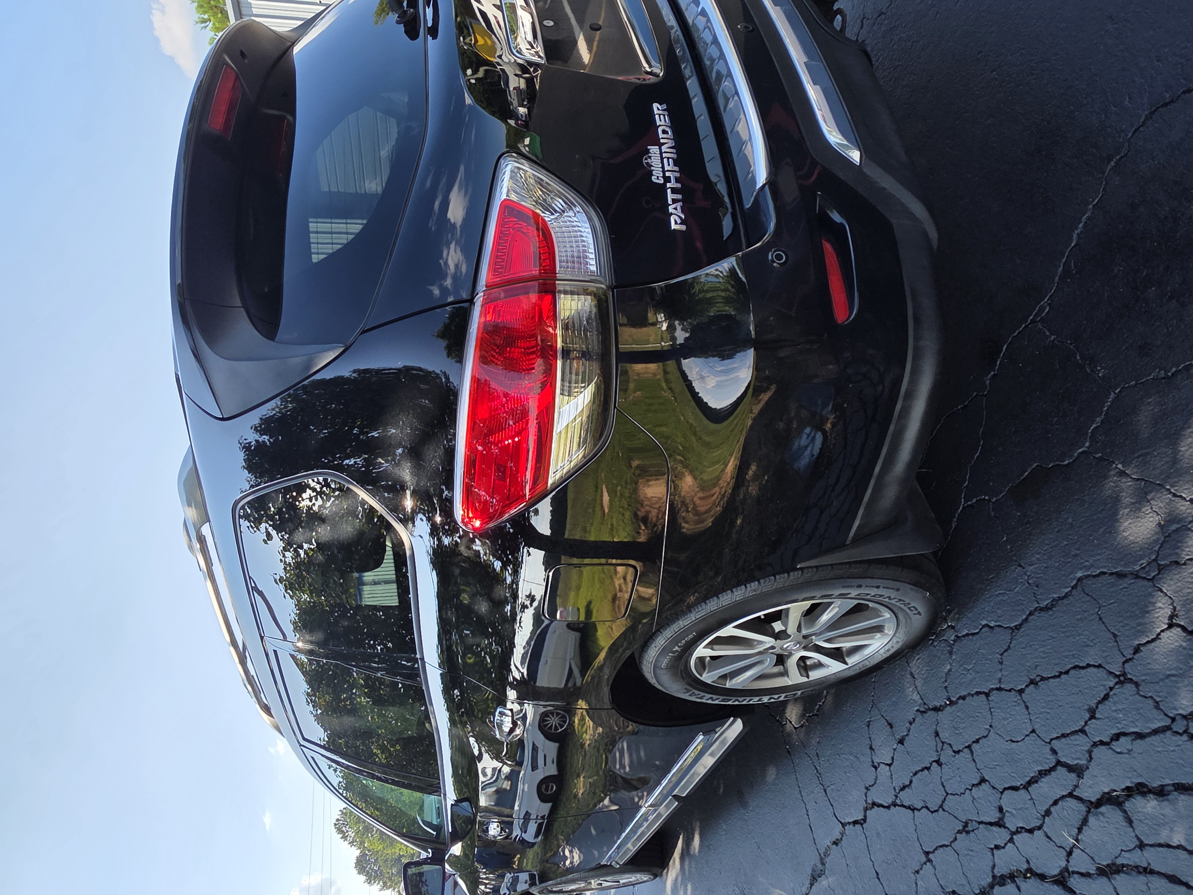 Used 2014 Nissan Pathfinder SL w/ SL Premium Package AWD/4WD image 5
