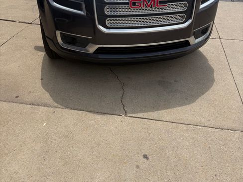 Used 2015 GMC Acadia SLE AWD/4WD image 9